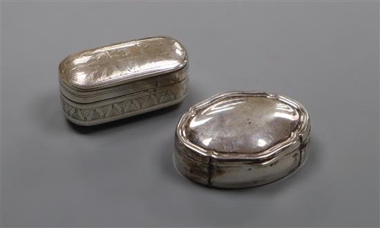 A George III silver vinaigrette (lacks grille), Joseph Wilmore, Birmingham, 1808 and a silver pill box